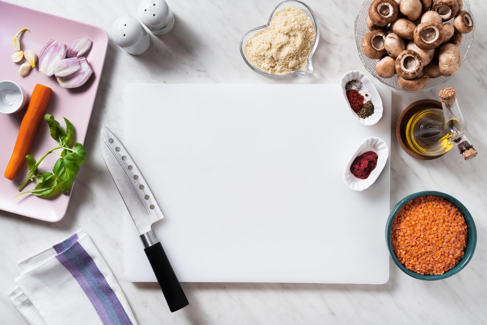 Banco didattico con ingredienti selezionati